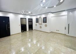 Apartment - 3 bedrooms - 1 bathroom for للايجار in Kafr Abdo St. - Kafr Abdo - Roushdy - Hay Sharq - Alexandria