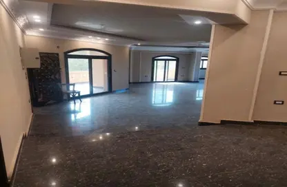 فيلا - 8 غرف نوم - 8 حمامات للايجار في شارع التسعين الشمالي - التجمع الخامس - مدينة القاهرة الجديدة - القاهرة