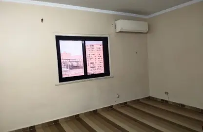 Apartment - 3 Bedrooms - 1 Bathroom for rent in Abou Dawoud Al Zahery St. - 6th Zone - Nasr City - Cairo