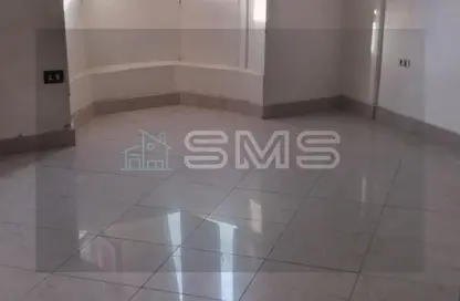 شقة - 2 غرف نوم - 1 حمام للايجار في شارع شفيق متري صدراك - المنطقة ه - حى جنوب الاكايمية - مدينة القاهرة الجديدة - القاهرة