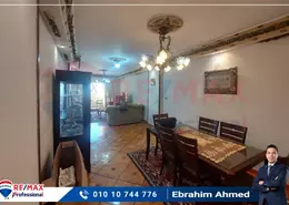 شقة - 3 غرف نوم - 2 حمامات للايجار في شارع ناصر - كامب شيزار - حي وسط - الاسكندرية