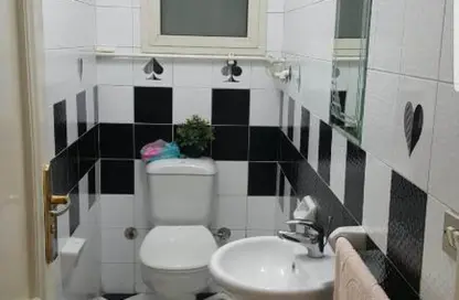 Apartment - 2 Bedrooms - 2 Bathrooms for sale in Wali Al Ahd St. - Hadayek El Kobba - Cairo