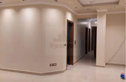 شقة - 3 غرف نوم - 2 حمامات للايجار في شارع زيزينيا - المستثمرين الجنوبية - مدينة القاهرة الجديدة - القاهرة