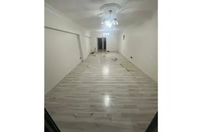 شقة - 3 غرف نوم - 2 حمامات للبيع في شارع السيده خديجه - الحديقة الدولية - الحي السابع - مدينة نصر - القاهرة