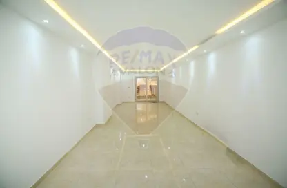 شقة - 3 غرف نوم - 3 حمامات للبيع في جليم - حي شرق - الاسكندرية