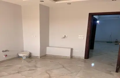 عيادة - استوديو - 1 حمام للايجار في مول  بيازا 59 - الحي السادس - الشيخ زايد - الجيزة