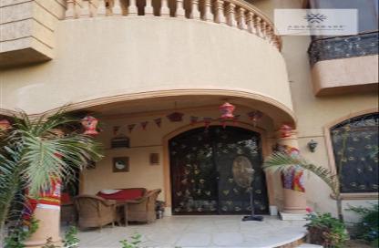 Villa - 7 Bedrooms - 4 Bathrooms for sale in Ganoob El Acadimia - New Cairo City - Cairo