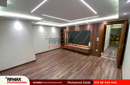 Apartment - 3 Bedrooms - 2 Bathrooms for rent in Roushdy St. - Roushdy - Hay Sharq - Alexandria