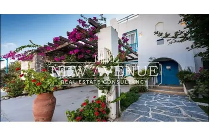 Chalet - 2 Bedrooms - 2 Bathrooms for sale in Mountain View - Ras Al Hekma - North Coast