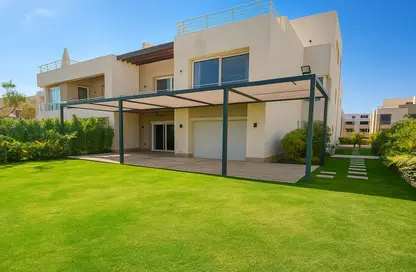 Villa - 6 Bedrooms - 6 Bathrooms for sale in New Giza - Cairo Alexandria Desert Road - 6 October City - Giza