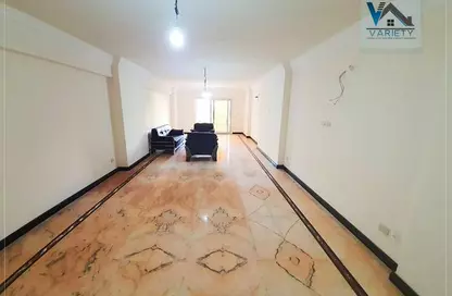 Apartment - 3 Bedrooms - 3 Bathrooms for sale in Abo Qir St. - Glim - Hay Sharq - Alexandria