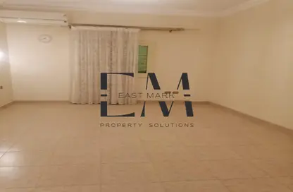 Apartment - 3 Bedrooms - 2 Bathrooms for rent in Service Road - Ganoob El Acadimia - New Cairo City - Cairo Apartment - 3 Bedrooms - 2 Bathrooms for rent in Service Road - Ganoob El Acadimia - New Cairo City - Cairo