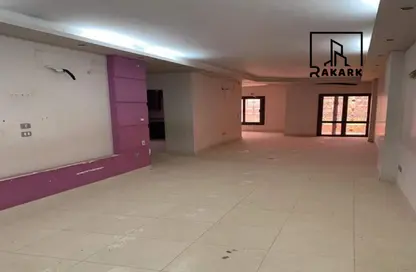 شقة - 2 غرف نوم - 1 حمام للبيع في المجاورة الثالثة - المنطقة التاسعة - مدينة الشروق - القاهرة