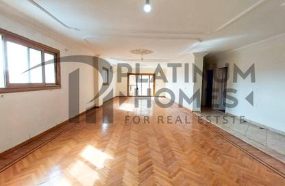 Apartment - 4 Bedrooms - 3 Bathrooms for rent in Essam Helmy Al Masry St. - Smouha - Hay Sharq - Alexandria