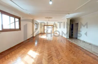 Apartment - 4 Bedrooms - 3 Bathrooms for rent in Essam Helmy Al Masry St. - Smouha - Hay Sharq - Alexandria