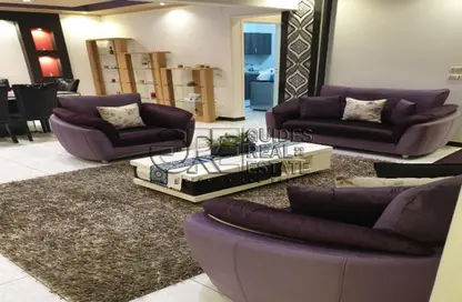 Apartment - 2 Bedrooms - 2 Bathrooms for rent in Mohamed Maraashly St. - Zamalek - Cairo