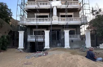 شقة - 3 غرف نوم - 3 حمامات للبيع في المجاورة الاولي - الحي الاول شرق - مدينة الشروق - القاهرة