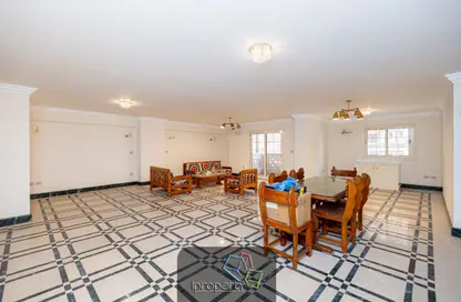 شقة - 3 غرف نوم - 2 حمامات للايجار في شارع عبد السلام عارف - لوران - حي شرق - الاسكندرية