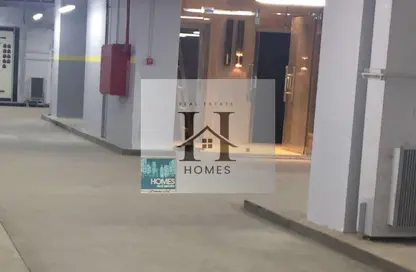 نصف طابق - استوديو - 5 حمامات للايجار في شارع ال ٩٠ الجنوبي - شارع التسعين الجنوبي - التجمع الخامس - مدينة القاهرة الجديدة - القاهرة