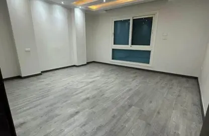 Apartment - 2 Bedrooms - 2 Bathrooms for sale in Hyde Park - New Cairo City - Cairo