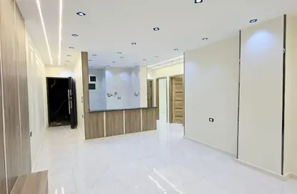 شقة - 3 غرف نوم - 1 حمام للبيع في البوابة الرابعة - مينا - حدائق الاهرام - الجيزة شقة - 3 غرف نوم - 1 حمام للبيع في البوابة الرابعة - مينا - حدائق الاهرام - الجيزة