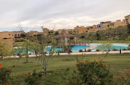 فيلا - 4 غرف نوم - 3 حمامات للبيع في رويال ميدوز - كمبوندات الشيخ زايد - الشيخ زايد - الجيزة