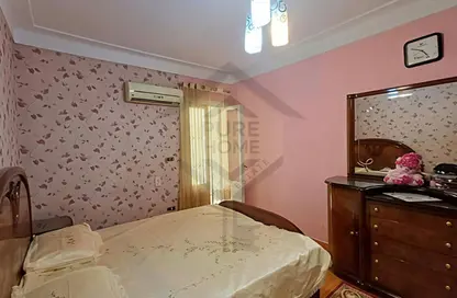 Apartment - 3 Bedrooms - 2 Bathrooms for rent in Amin Yehia St. - Zezenia - Hay Sharq - Alexandria