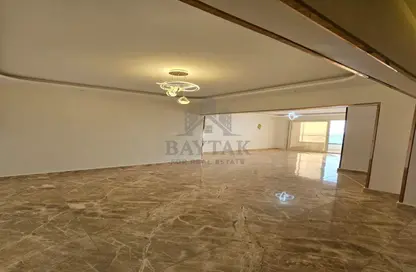 Apartment - 3 Bedrooms - 2 Bathrooms for sale in Al Geish Road - Camp Chezar - Hay Wasat - Alexandria