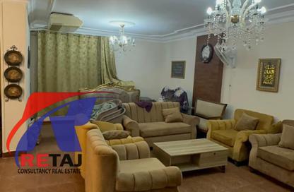 شقة - 3 غرف نوم - 2 حمامات للبيع في شارع ابراهيم الرفاعي - المنطقة الثامنة - مدينة نصر - القاهرة