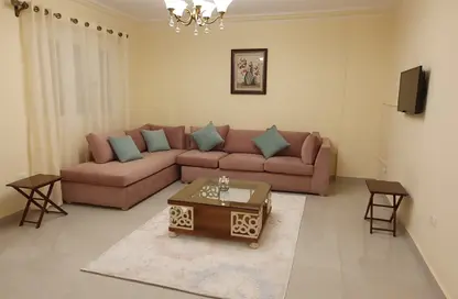 Apartment - 2 Bedrooms - 1 Bathroom for rent in Ammar Ibn Yasser St. - El Hegaz Square - El Nozha - Cairo