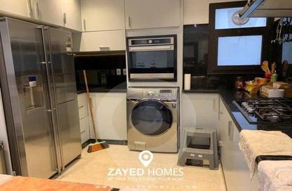 شقة - 2 غرف نوم - 2 حمامات للايجار في ذا كورت ياردز - كمبوندات الشيخ زايد - الشيخ زايد - الجيزة