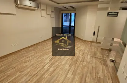 Office Space - Studio - 5 Bathrooms for rent in Rayhanah Plaza - Zahraa El Maadi - Hay El Maadi - Cairo