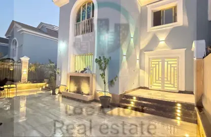 فيلا - 4 غرف نوم - 4 حمامات للبيع في الحي السادس - مدينة العبور - القليوبية