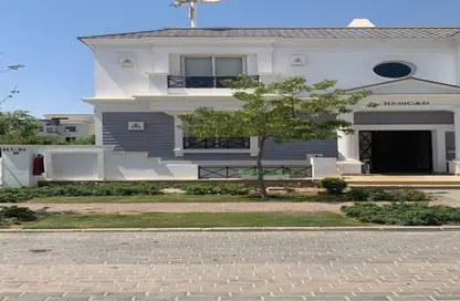 Villa - 4 Bedrooms - 3 Bathrooms for sale in Mountain View Giza Plateau - Ring Road - 6 October City - Giza