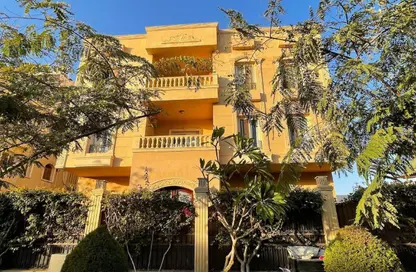 Apartment - 4 Bedrooms - 4 Bathrooms for sale in Ganoob El Acadimia - New Cairo City - Cairo