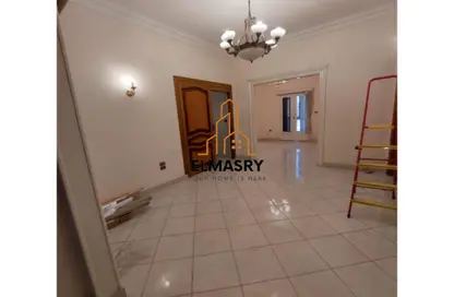 شقة - 3 غرف نوم - 2 حمامات للايجار في شارع شارل ديجول - الدقي - الجيزة