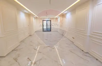 شقة - 3 غرف نوم - 3 حمامات للبيع في طريق الجيش - كامب شيزار - حي وسط - الاسكندرية