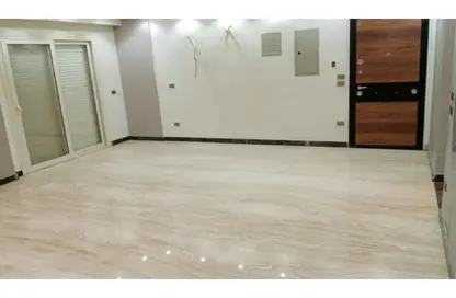 Apartment - 3 Bedrooms - 2 Bathrooms for sale in Stone Residence - 5th Settlement Compounds - The 5th Settlement - New Cairo City - Cairo