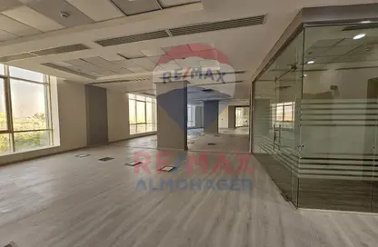 طابق كامل - استوديو - 8 حمامات للايجار في شارع الجزيرة - المستثمرين الجنوبية - مدينة القاهرة الجديدة - القاهرة