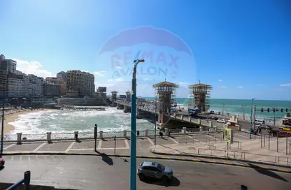 شقة - 3 غرف نوم - 2 حمامات للبيع في ستانلي - حي شرق - الاسكندرية