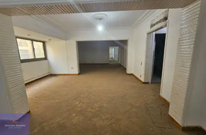 Apartment - 3 Bedrooms - 2 Bathrooms for sale in Sarayat Al Maadi - Hay El Maadi - Cairo