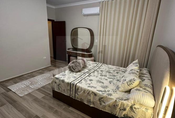 8219600 - Property Image 3