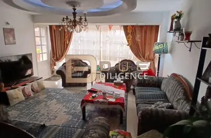 شقة - 5 غرف نوم - 2 حمامات للبيع في شارع عمار بن ياسر - ميدان الحجاز - النزهة - القاهرة
