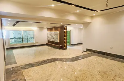 Apartment - 3 Bedrooms - 3 Bathrooms for sale in Mohammed Al Maqref St. - 6th Zone - Nasr City - Cairo