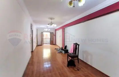 Apartment - 3 Bedrooms - 1 Bathroom for sale in Smouha - Hay Sharq - Alexandria Apartment - 3 Bedrooms - 1 Bathroom for sale in Smouha - Hay Sharq - Alexandria