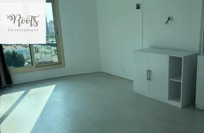 مساحات مكتبية - استوديو - 1 حمام للايجار في طريق بيفرلي هيلز - الحي السابع عشر - الشيخ زايد - الجيزة