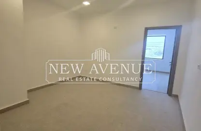 Office Space - Studio - 1 Bathroom for rent in Lake View Residence - 5th Settlement Compounds - The 5th Settlement - New Cairo City - Cairo