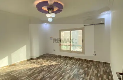 شقة - 3 غرف نوم - 2 حمامات للايجار في الحي السادس عشر - الشيخ زايد - الجيزة