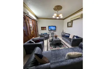 Apartment - 3 Bedrooms - 2 Bathrooms for sale in Sakaliya St. - 6th Zone - Nasr City - Cairo