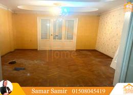 شقة - 4 غرف نوم - 1 حمام for للايجار in شارع ابو قير - سبورتنج - حي شرق - الاسكندرية